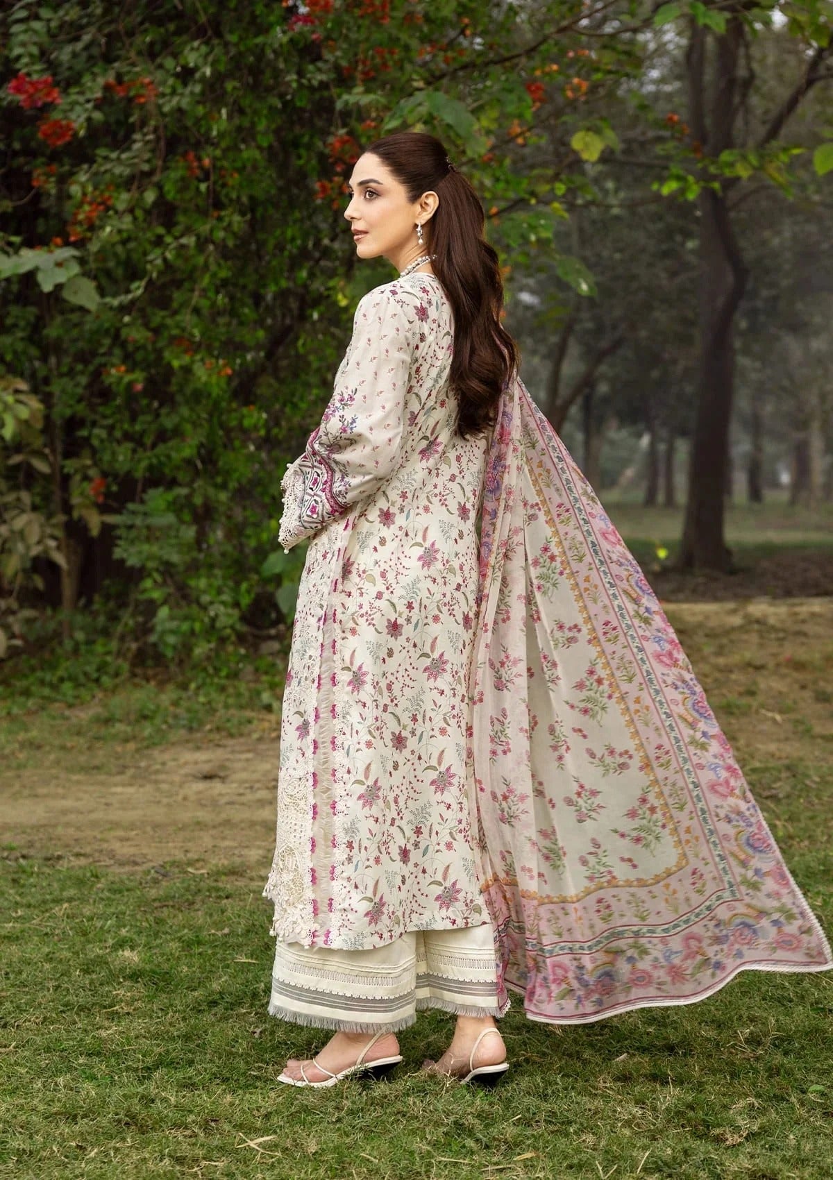 Elaf Premium Print Chikankari Lawn Unstitched 3PC Suit – ERC-5A Mehr