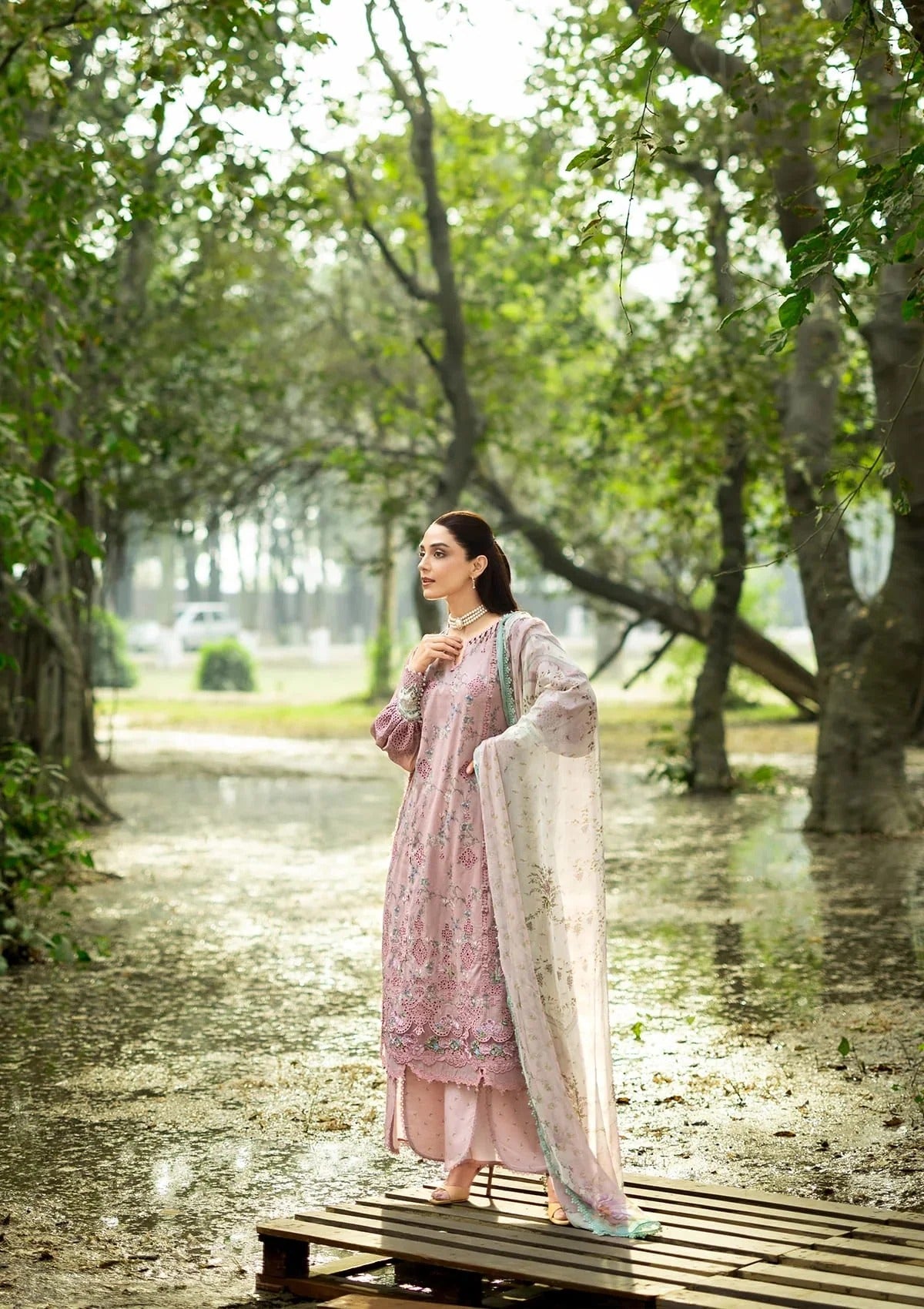 Elaf Premium Print Chikankari Lawn Unstitched 3PC Suit – ERC-8A Sahaa