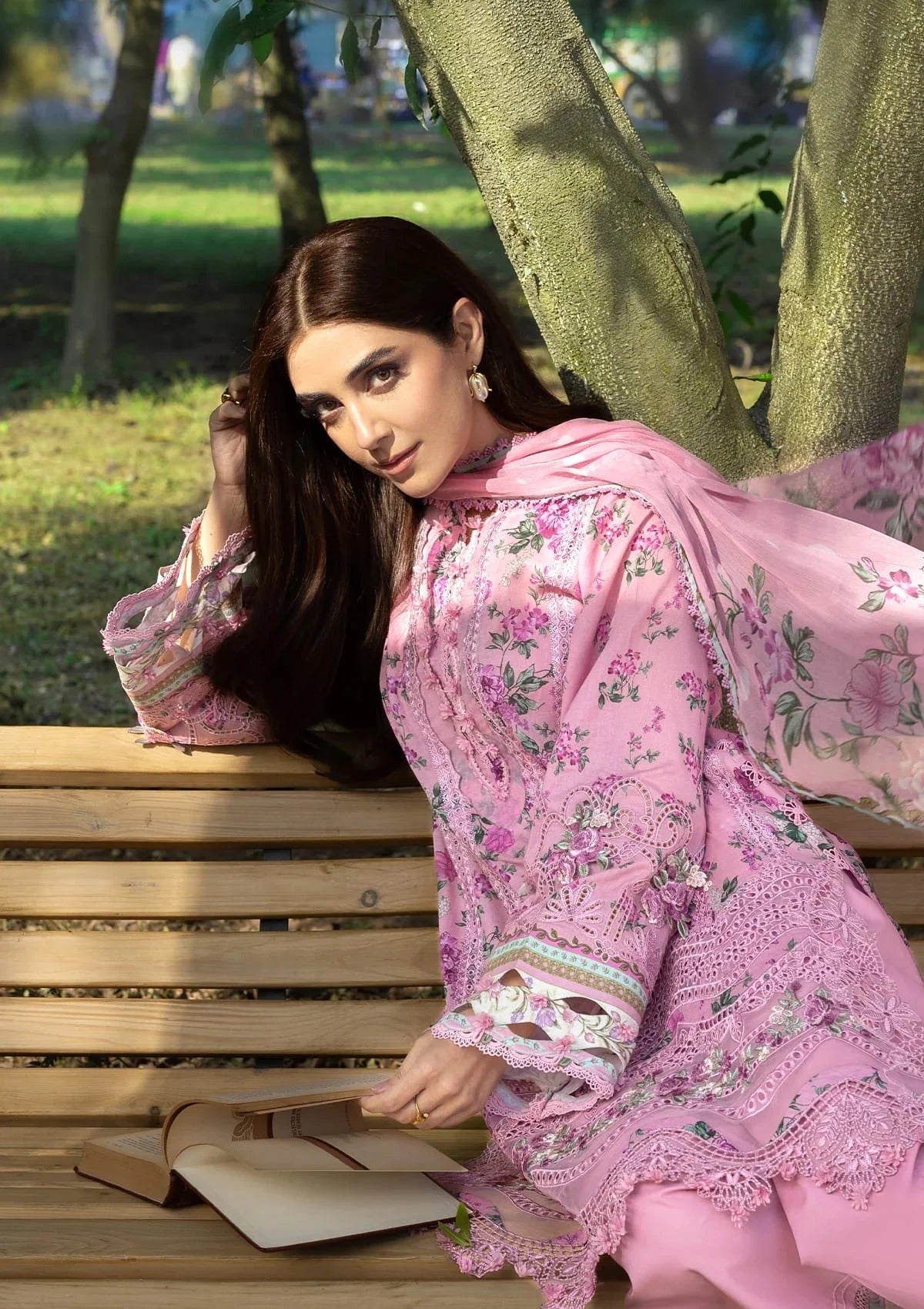 Elaf Premium Print Chikankari Lawn Unstitched 3PC Suit – ERC-3A Man Mayal