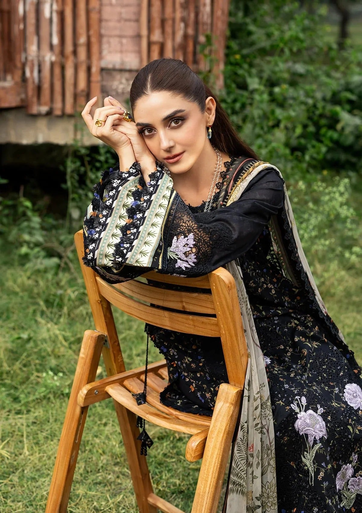 Elaf Premium Print Chikankari Lawn Unstitched 3PC Suit – ERC-4A Koyal