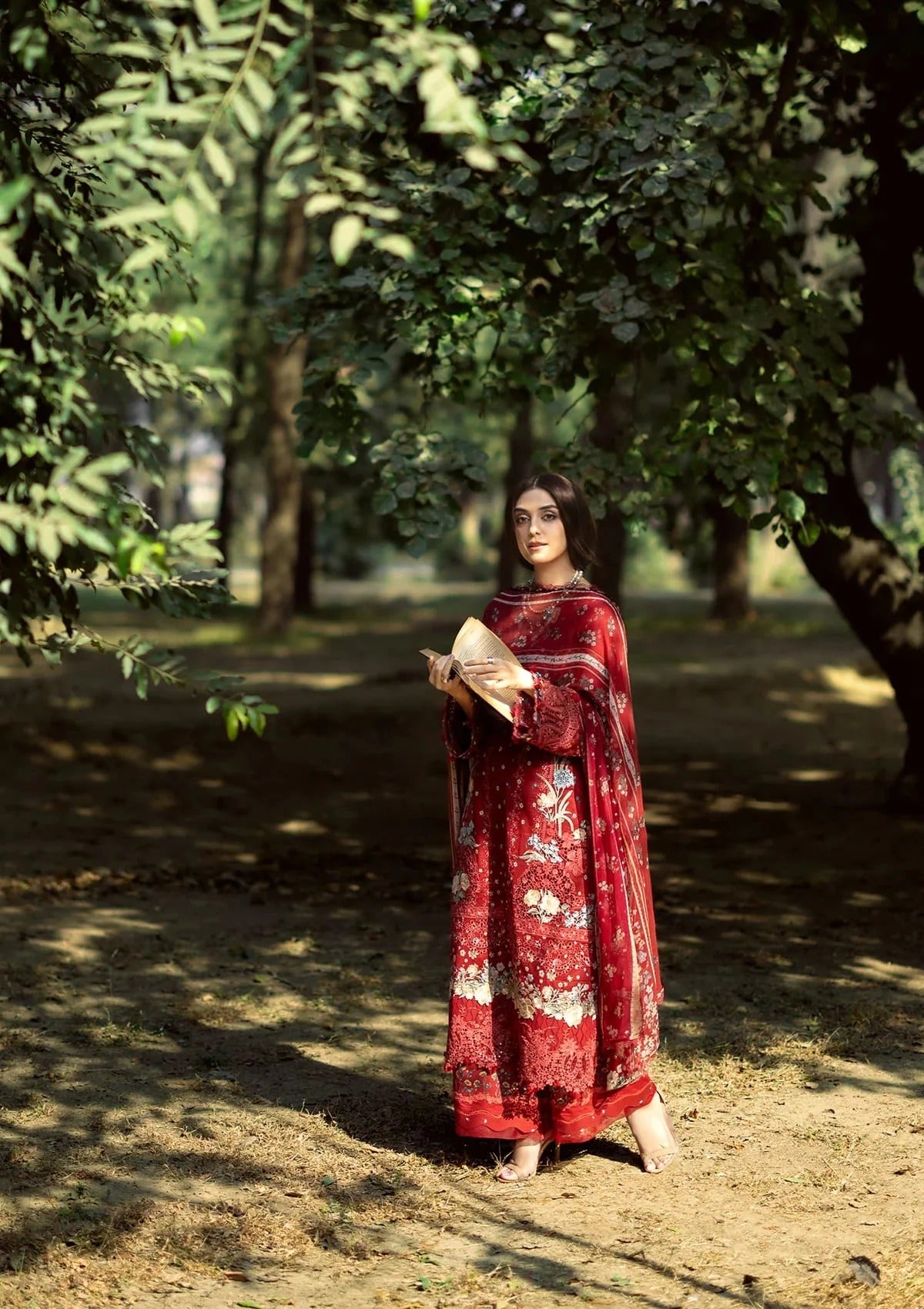 Elaf Premium Print Chikankari Lawn Unstitched 3PC Suit – ERC-1B Marjaan