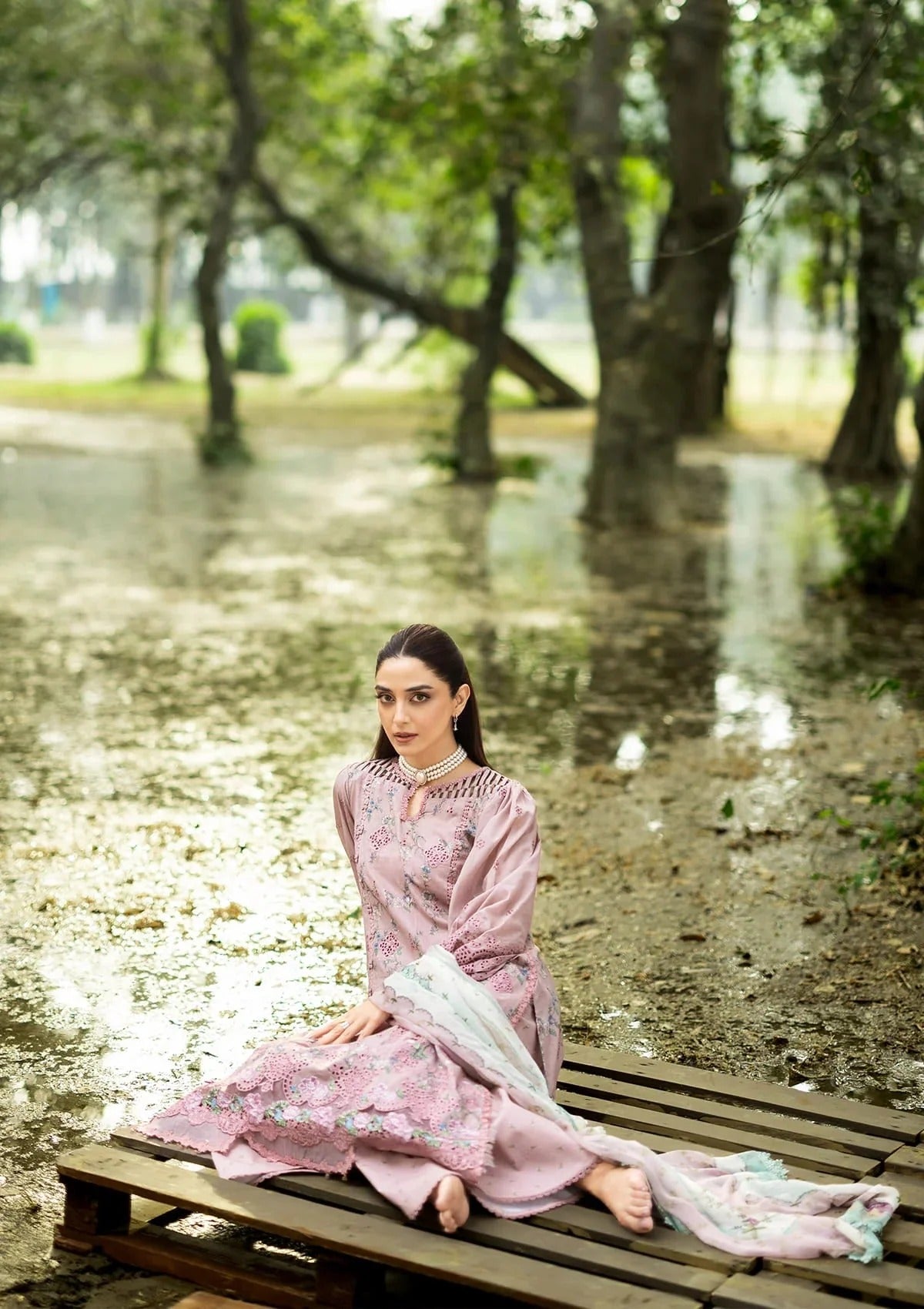 Elaf Premium Print Chikankari Lawn Unstitched 3PC Suit – ERC-8A Sahaa