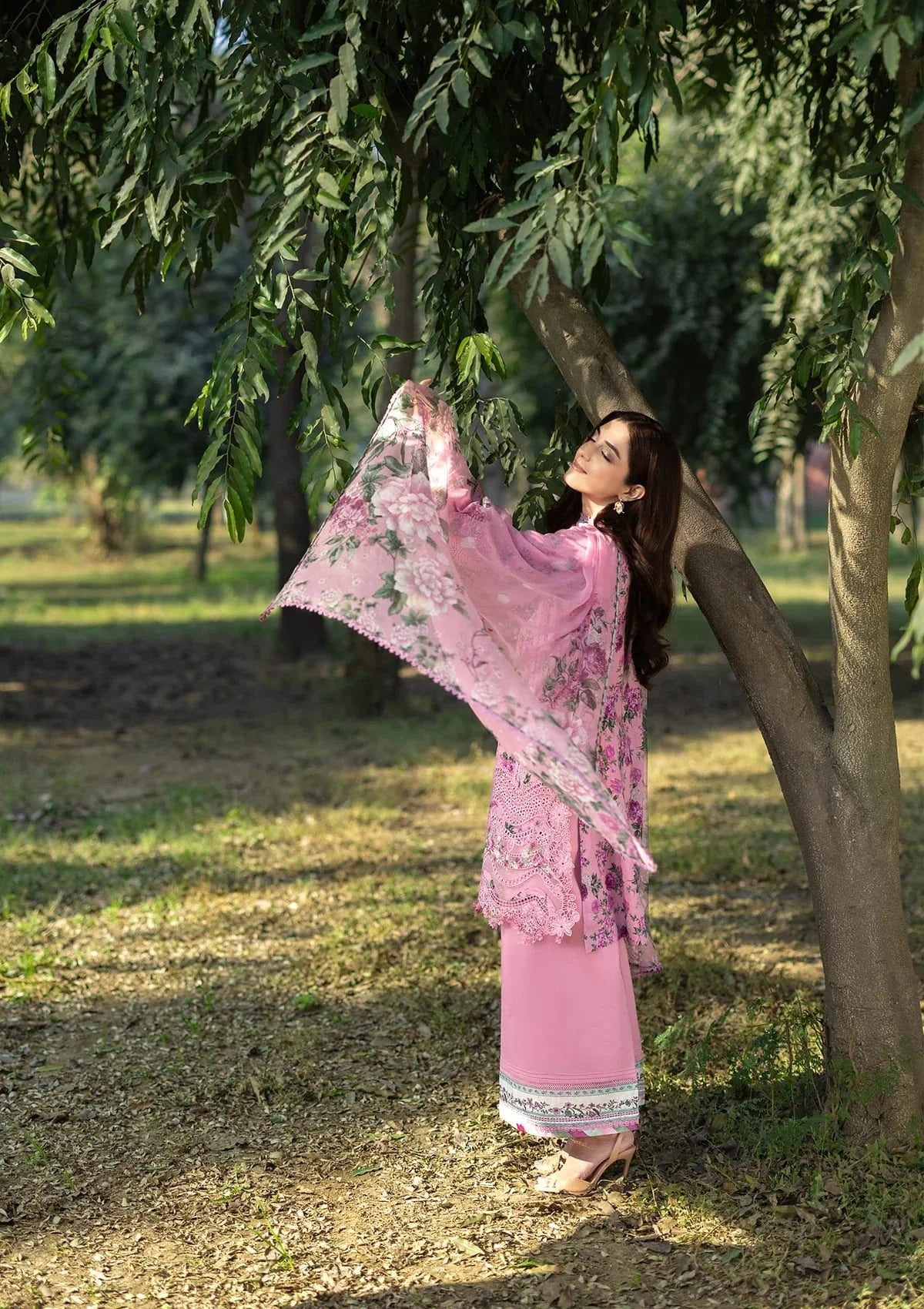 Elaf Premium Print Chikankari Lawn Unstitched 3PC Suit – ERC-3A Man Mayal
