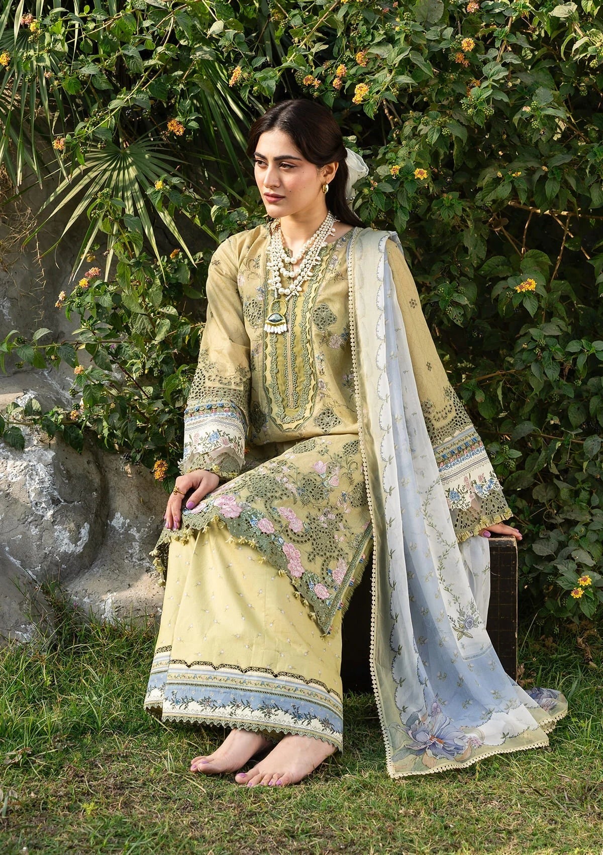 Elaf Premium Print Chikankari Lawn Unstitched 3PC Suit – ERC-8B Menah