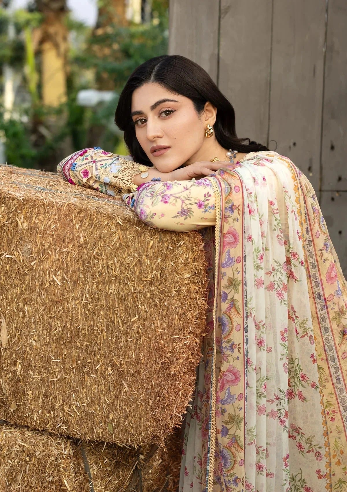Elaf Premium Print Chikankari Lawn Unstitched 3PC Suit – ERC-5B Khushee